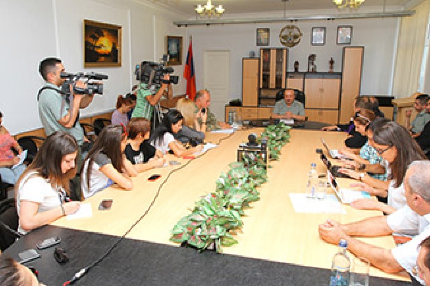 ՊԲ հրամանատար. Բանակն իր խնդիրը կատարում է լուռ