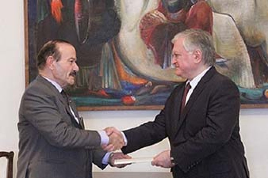 Jordanian ambassador presents copies of credentials to Nalbandyan 