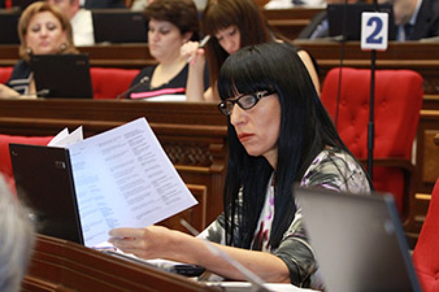 Н.Зограбян: В парламенте Армении продолжаются порочные традиции