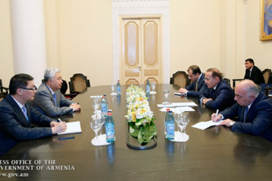 Հովիկ Աբրահամյանը հրաժեշտի հանդիպում է ունեցել ՀՀ-ում Չինաստանի դեսպանի հետ