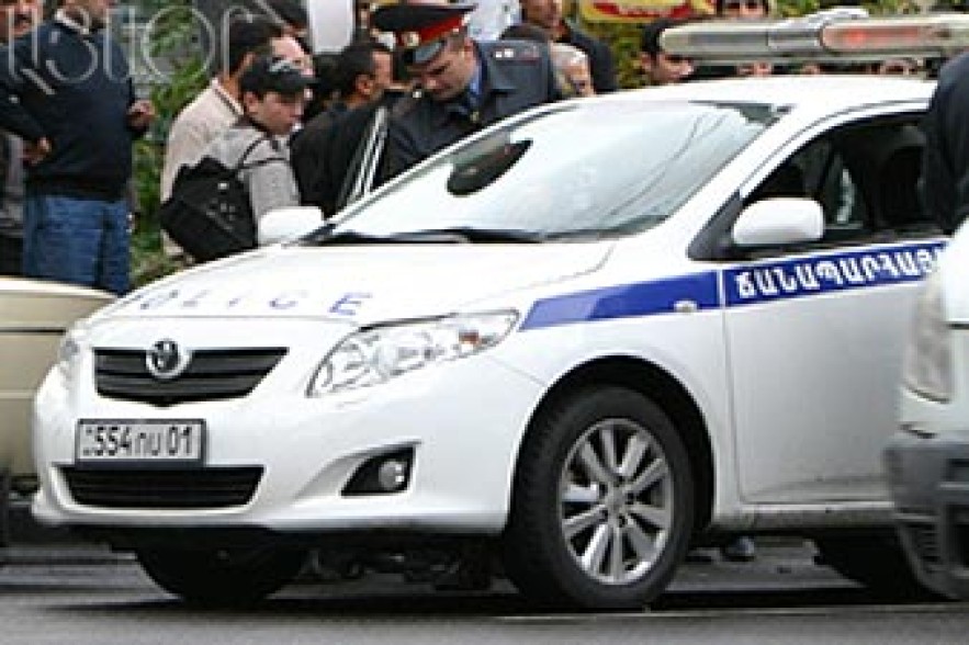 «Аравот»: Сотрудники полиции превратили остановку транспорта в автостоянку 