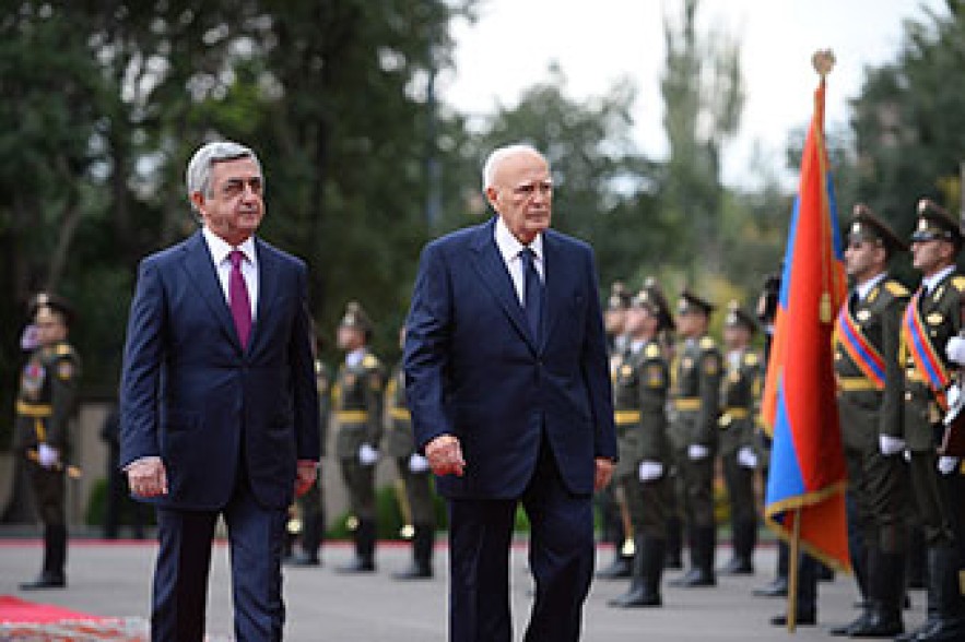 Serzh Sargsyan receives Greek President, agreements signed 