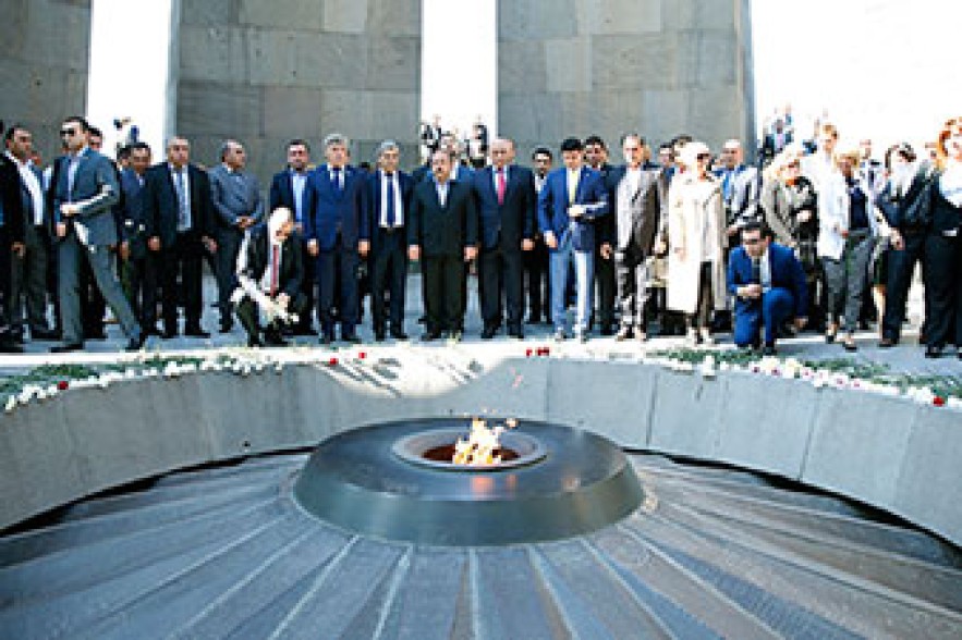 Foreign delegations visit Tsitsernakaberd Memorial in Yerevan 