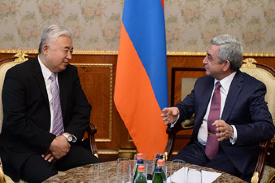 Serzh Sargsyan receives outgoing Chinese ambassador 