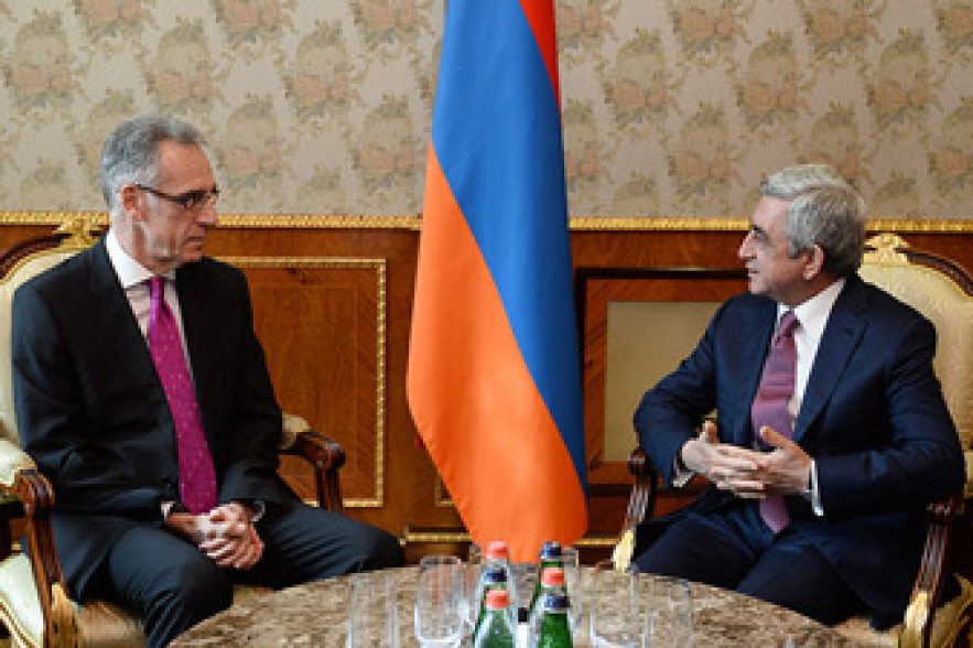 Նախագահն ընդունել է Հայաստանում Ֆրանսիայի դեսպան Անրի Ռենոյին 
