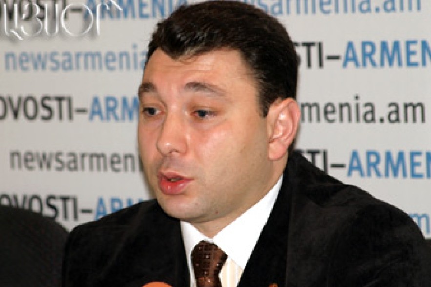 «Մենք պետք է գնանք ժողովրդավարության ուղով»