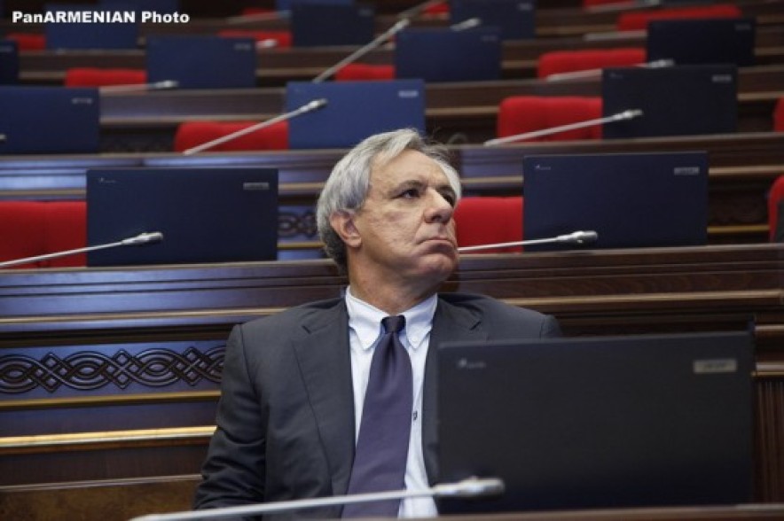 Vartan Oskanian must not lay down his parliamentary mandate
