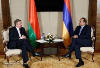 Armenian, Belarusian PMs discuss economic cooperation