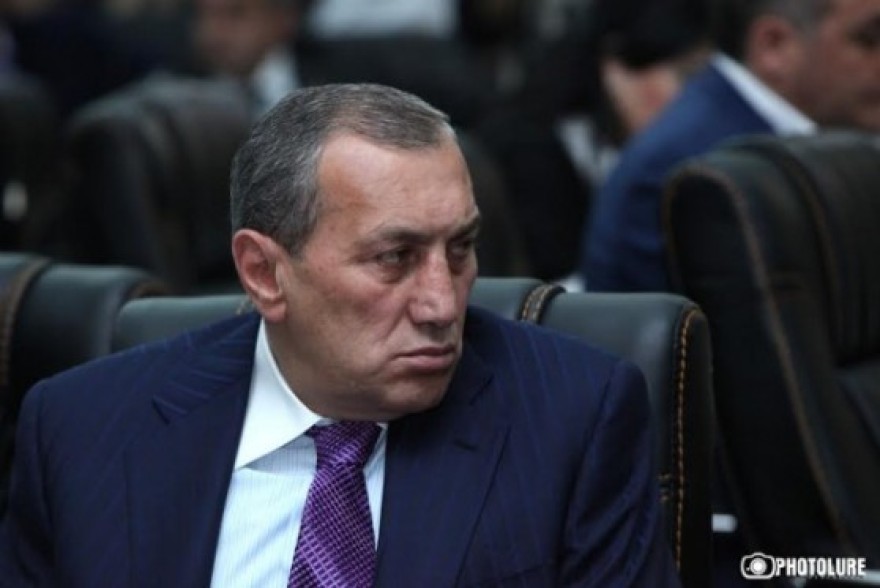 Սուրիկ Խաչատրյանի որդու մասնակցությամբ ծեծի գործով որդուց բացի՝ այլ ազգականներ էլ են անցնում