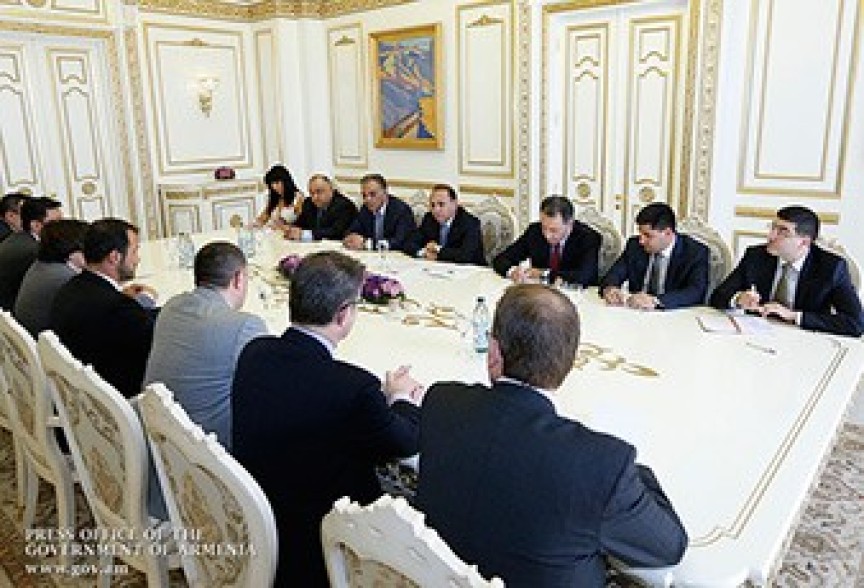 Armenian PM hosts IT specialists