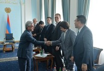 Armenian president hosts participants of IT forum