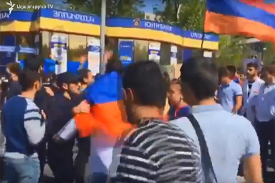 День 11: В Ереване на акцию протеста вышли студенты
