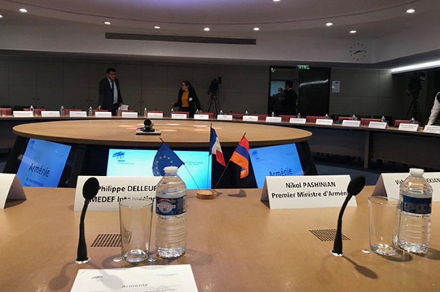 LIVE.Armenian PM conducts meeting with members of the Movement of the Enterprises of France