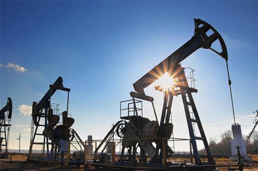 Oil falls on rising U.S. inventories, OPEC talk of cut limits loss