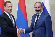 Armenian, Russian PMs discuss cooperation issues