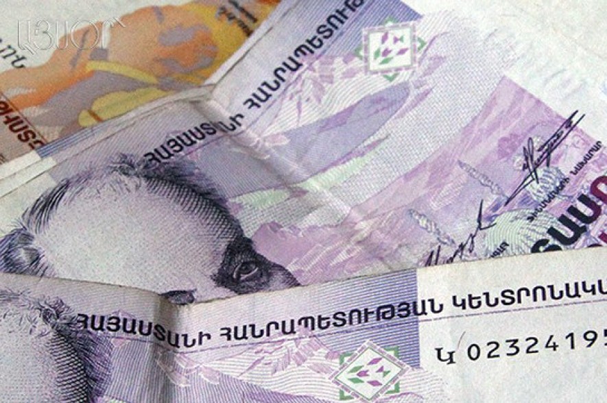 В министерствах здравоохранения, обороны, территориального управления и развития также были выплачены премии