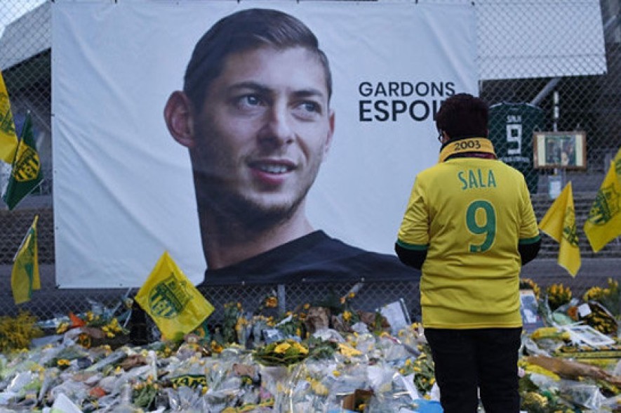 Emiliano Sala search team recover body from plane wreckage