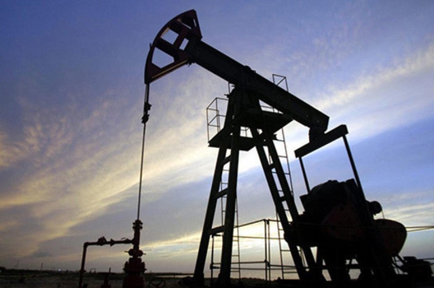 Oil holds near 2019 peak as global supplies tighten