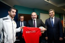 Armenian PM calls to all to go and back Armenian football team today
