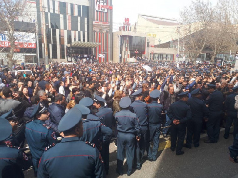 Сотрудники компании «Спайка» провели акцию протеста в знак протеста против ареста директора компании Давида Казаряна