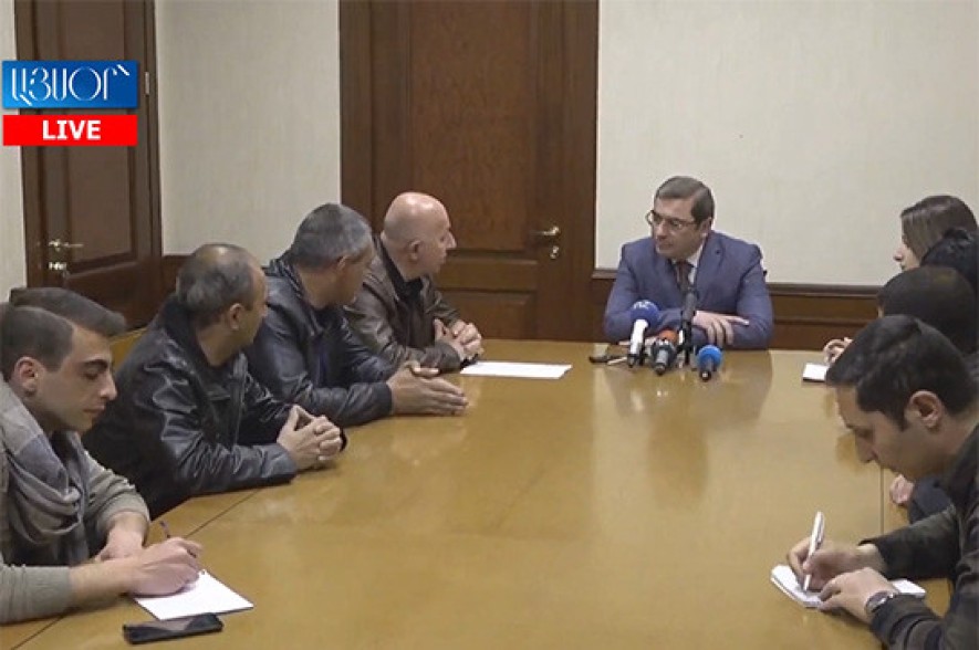 ՊԵԿ նախագահը հանդիպում է ցուցարար ավտոներկրողների հետ (Տեսանյութ)