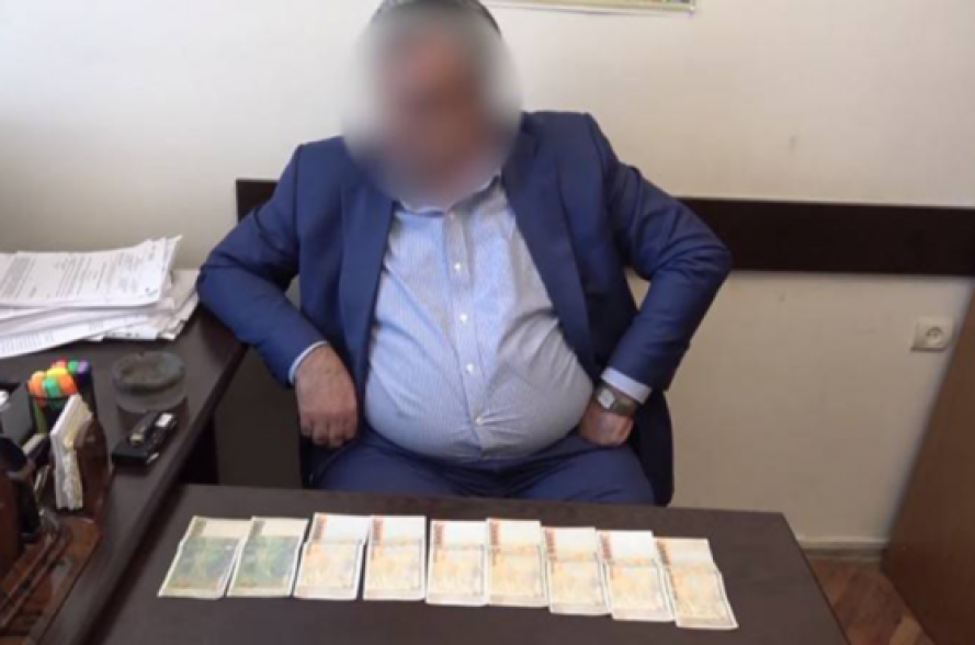 NSS arrests official for taking bribe