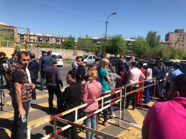 Fence installed in front of court where March 1 case hearing passes