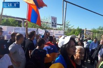 Number of people demanding Kocharyan’s punishment grows in yard of the court (photos)