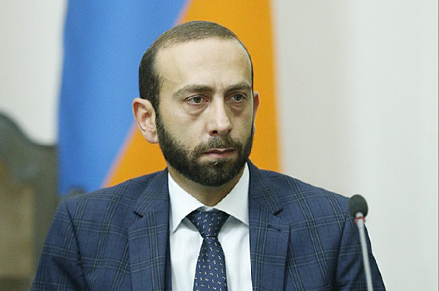Պետք է փռել ասֆալտին, պետք է պատերով տալ, ոնց ուզում եք՝ մեկնաբանեք. Արարատ Միրզոյան