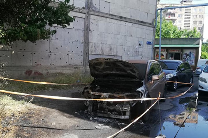Աբովյանում ընտրություններից մեկ օր առաջ հրդեհել են իշխանական թեկնածուի ենթաշտաբերից մեկի պետի մեքենան. Մարզպետը դիմել է ոստիկանությանը (Լուսանկարներ)
