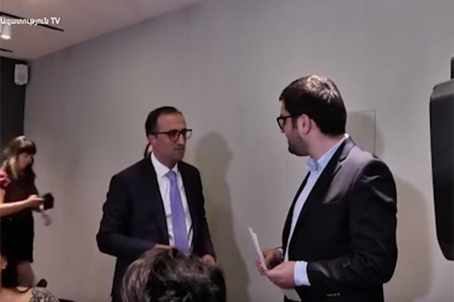 Armenia’s health minister interrupts press conference avoiding to answer questions of ex-advisor (video)