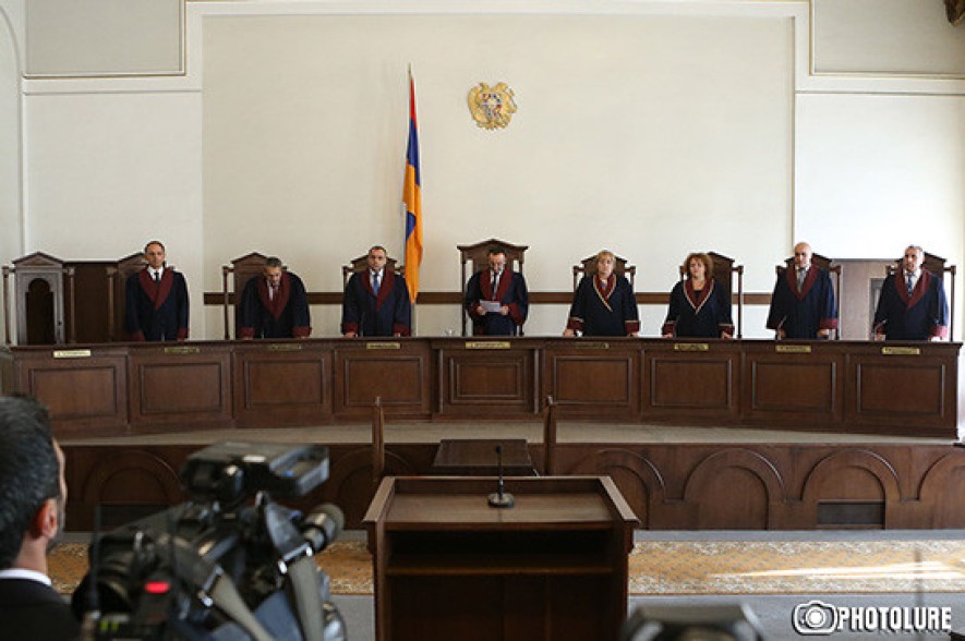 ՍԴ-ն մասնակի բավարարեց Ռոբերտ Քոչարյանի գործով դիմումները. խախտվել է նախկին նախագահի անձնական ազատությունը