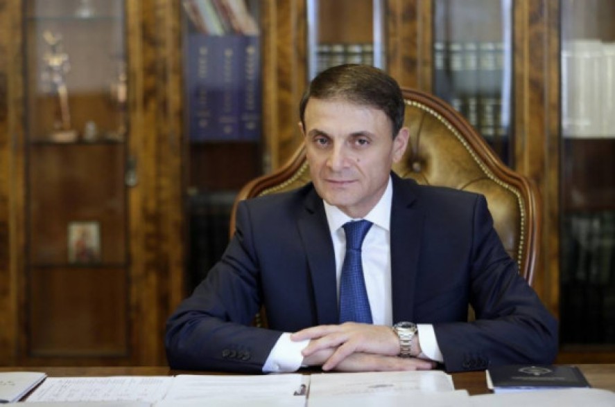 Կառավարությունում խառնաշփոթ է. Վալերիյ Օսիպյանը աշխատանքի չանցած, մեկնել է արձակուրդ