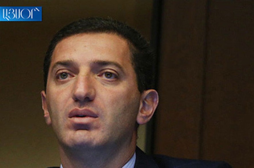 Hrayr Tovmasyan’s resignation issue becomes number 1 leaving behind economic revolution and war threat: PAP lawmaker
