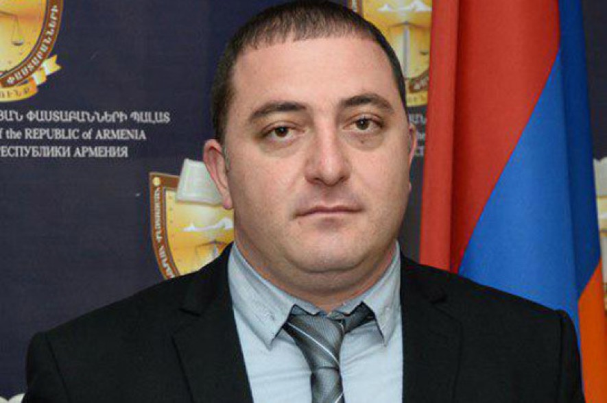 Լարված իրավիճակ՝ ոստիկանության դիմաց. փաստաբանին արգելում են տեսակցել իր վստահորդին