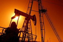 Oil rises 1% before OPEC meeting to discuss output pact
