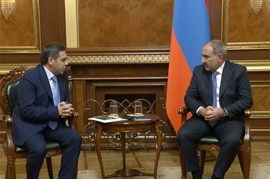 Armenia’s PM stresses importance of depoliticizing football at the meeting with newly elected AFF president