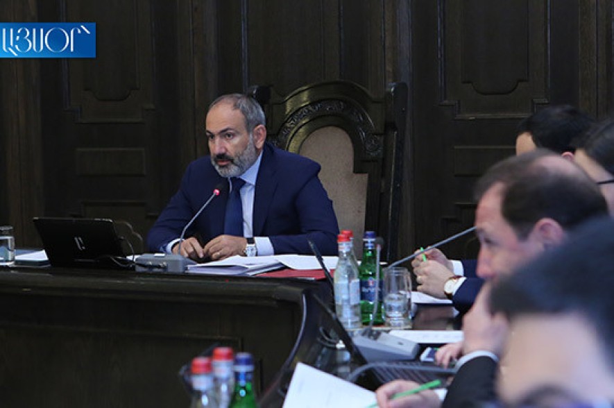 Правительство не намерено преодолевать бедность лежащего на диване человека – Никол Пашинян