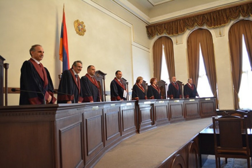 Судьи Конституционного суда не воспользовались правом досрочного выхода на пенсию – референдум состоится