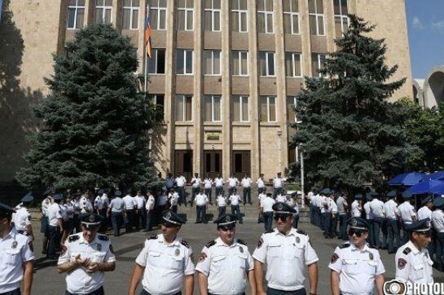 Police say former members of CC have no right to enter the building