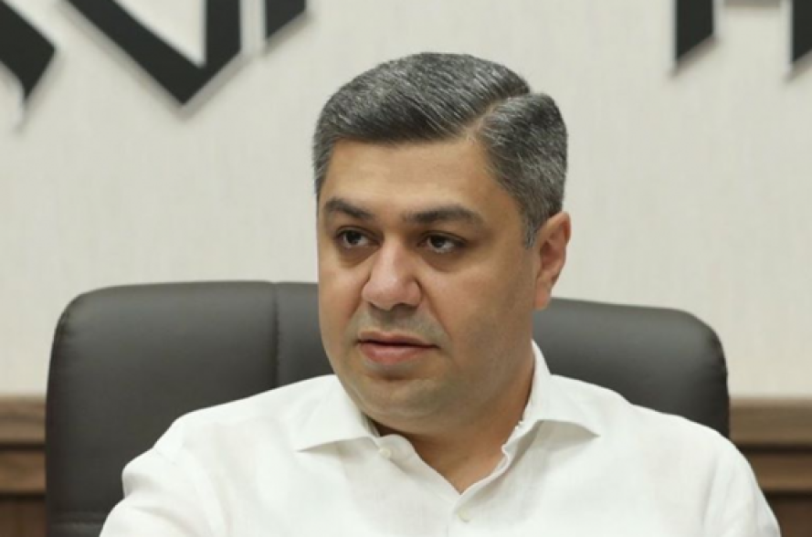 Суд принял к производству иск Артура Ванецяна против сайта 1in.am