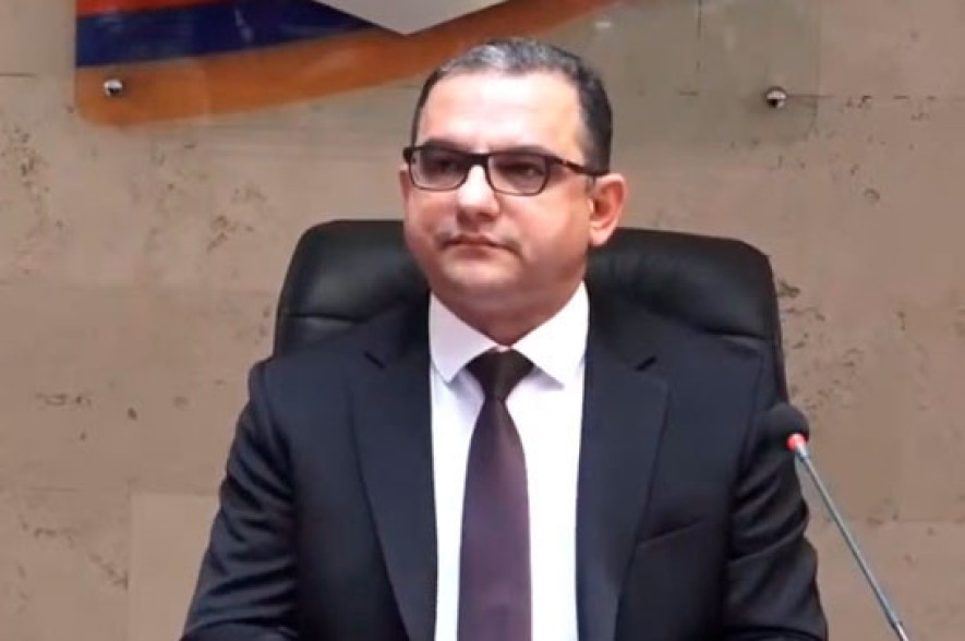Ասուլիսի սրահ առանց դիմակի մտնելու համար էկոնոմիկայի նախարարը տուգանվել է