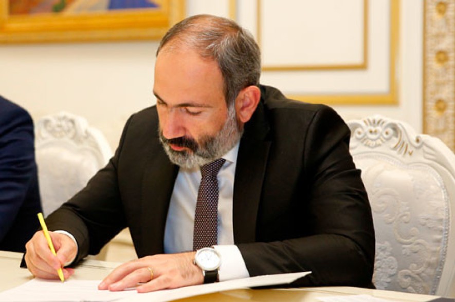 Նիկոլ Փաշինյանը ստորագրեց ռազմական դրություն հայտարարելու մասին որոշումը
