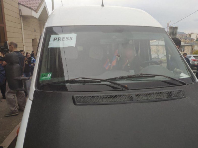 Azerbaijani armed forces again target car with international journalists (photos)