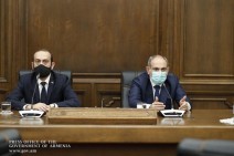 Armenia’s PM meets with NA Council members, discusses created situation, works in foreign policy sector