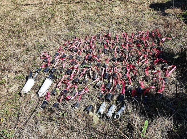 Только в Степанакерте обнаружено 673 неразорвавшихся ракетных и кассетных снарядов турецкого и израильского производства. Фото