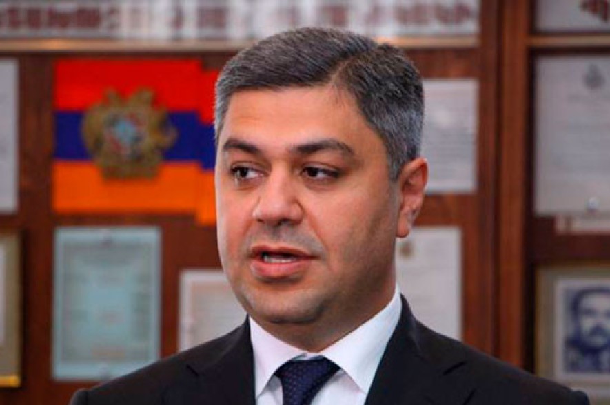 Իրավապահները գնացել են Արթուր Վանեցյանի բնակարան խուզարկության՝ ունենալով բոորովին այլ հասցեի սանկցիա