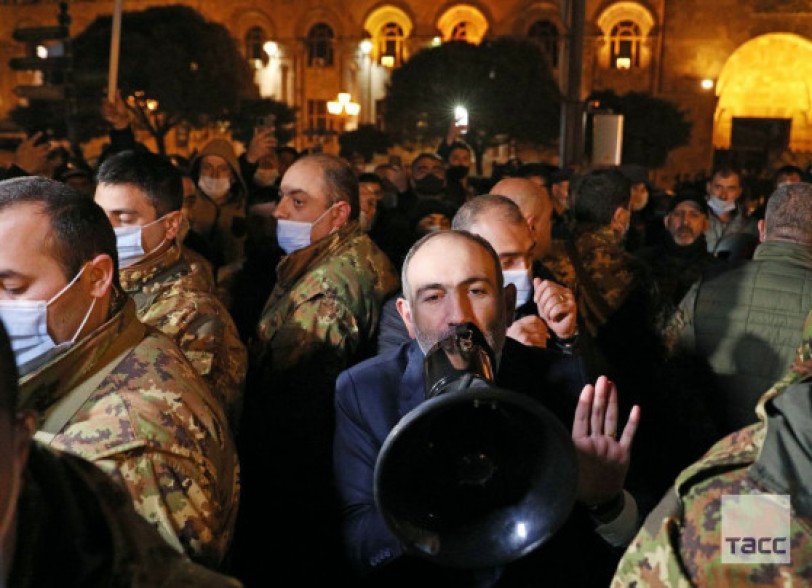 Пожалуйста, можете немного постоять и поговорить, но прекратите митинг – Никол Пашинян обратился к своим сторонникам