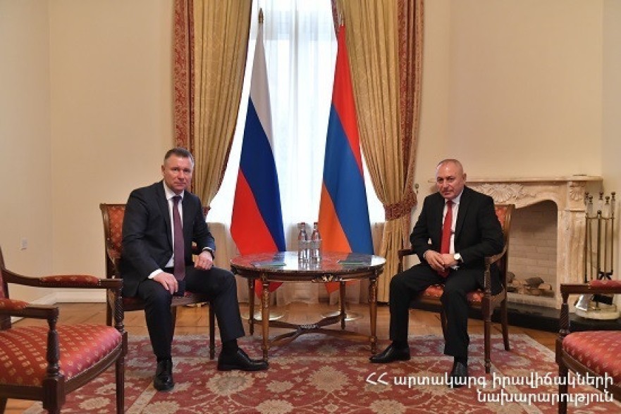 Преодоление последствий войны в Карабахе обсудили главы МЧС Армении и России