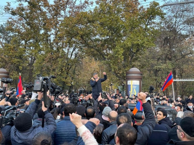 Армения не может себе позволить провести внеочередные парламентские выборы – Артур Ванецян
